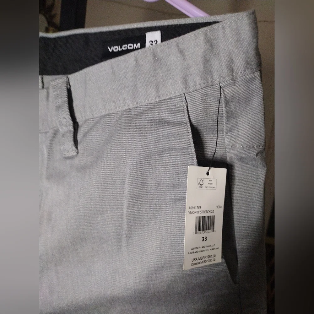 Volcom Men's Light Gray Flat Front Shorts Size 33 - Picture 2 of 3